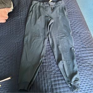 Discontinued Lululemon On The Fly Jogger 28 luxtreme. Size 6